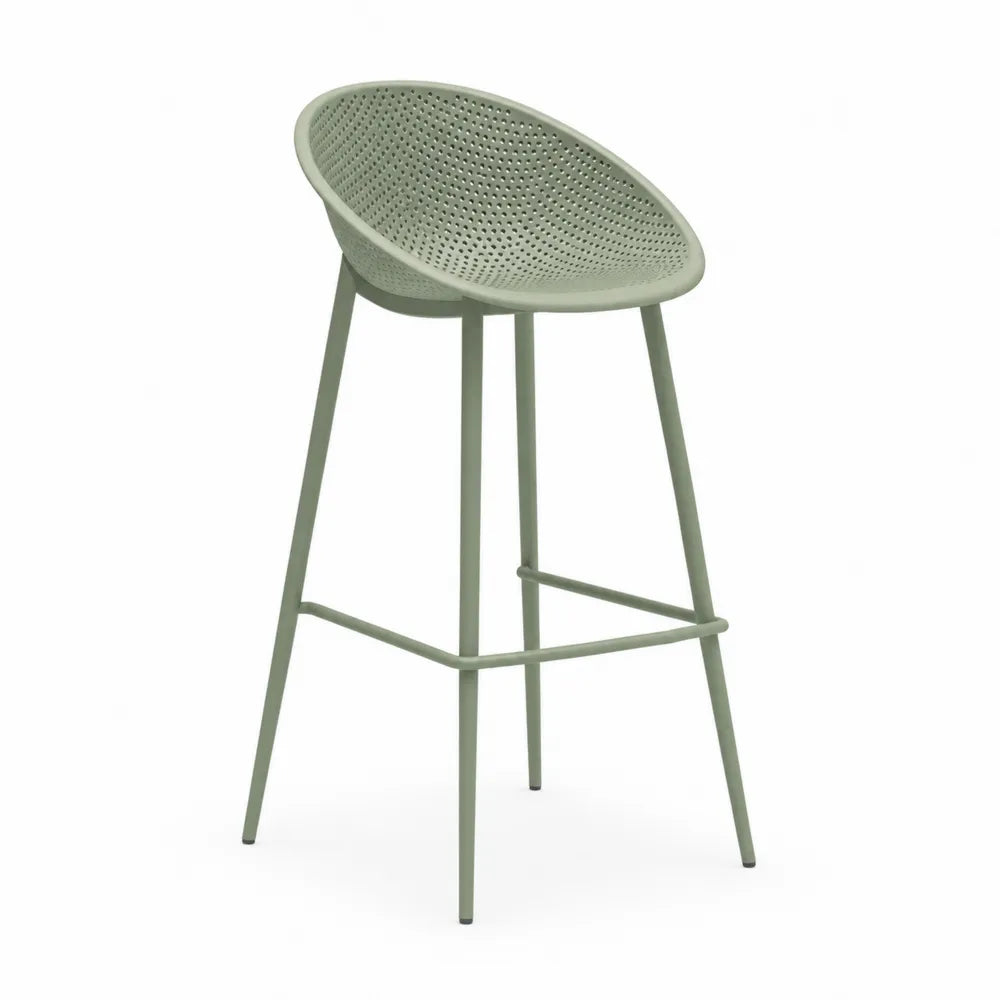 Taburete alto de plástico verde con respaldo perforado