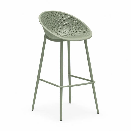 Taburete alto de plástico verde con respaldo perforado